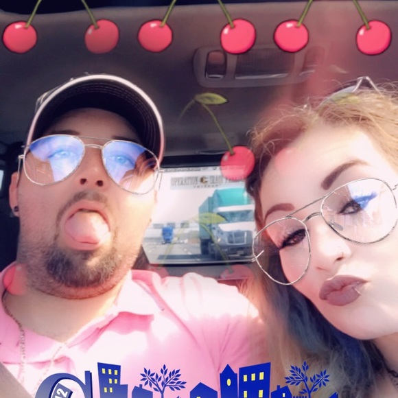 Meet your Posher, Lauren - Picture 4 of 5